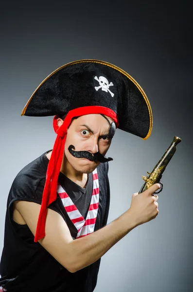 Pirata divertente nello studio buio — Foto Stock