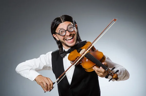 Jogador de violino de violino engraçado no conceito musical — Fotografia de Stock