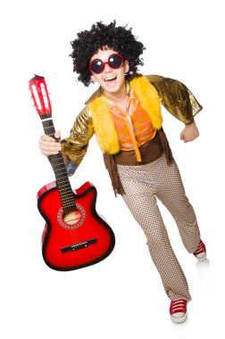 gitar üzerinde beyaz izole olan adam