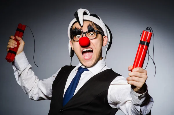 Grappige clown met staven dynamiet — Stockfoto