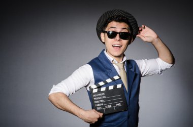 komik adam film tokmağı ile