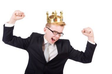 Taçlı bir iş adamı beyazlar içinde.