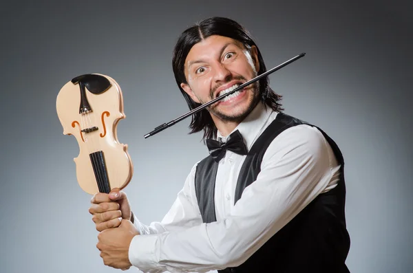 Joueur de violon drôle violon dans le concept musical — Photo