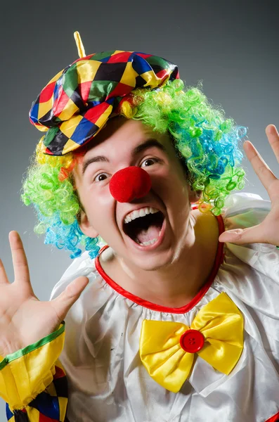 Lustiger Clown im Humorkonzept — Stockfoto