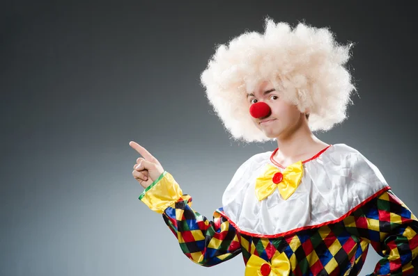 Lustiger Clown im Studio — Stockfoto
