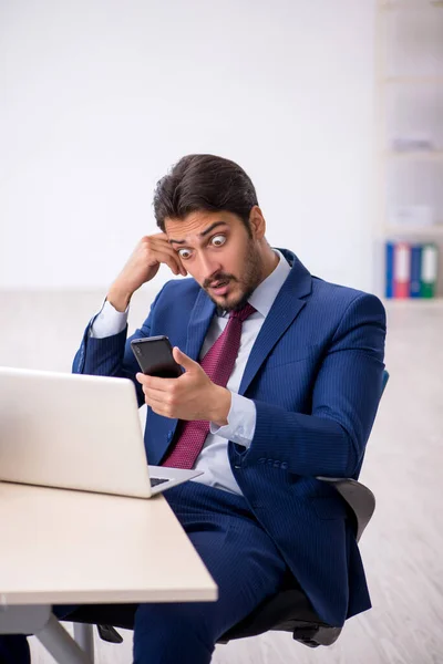 Young male employee sitting at workplace — Stock Photo, Image