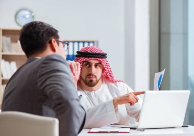 Arap işadamı ile çeşitli iş konseptleri