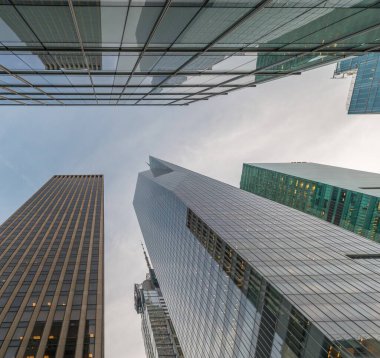 New York gökdelenleri sokak seviyesinden yükseldi