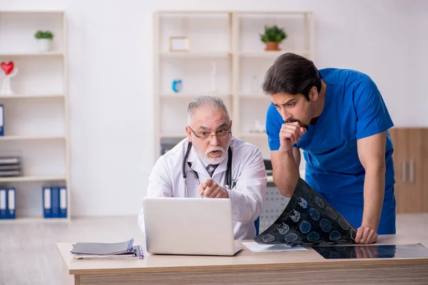 Two male doctors working in the clinic — Stock Photo, Image