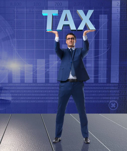 Людина під тягарем податкових платежів — стокове фото