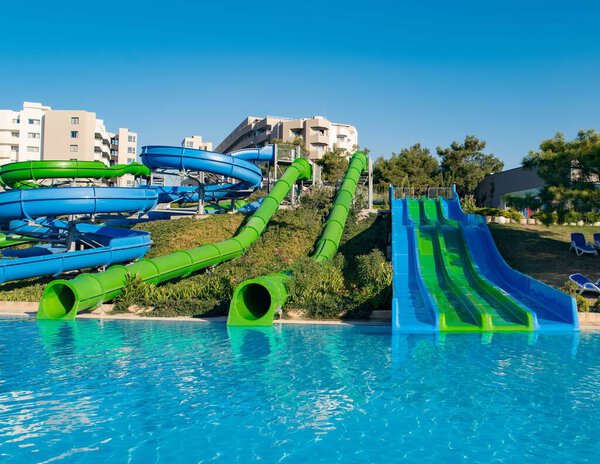 Водные развлечения часть бассейна
