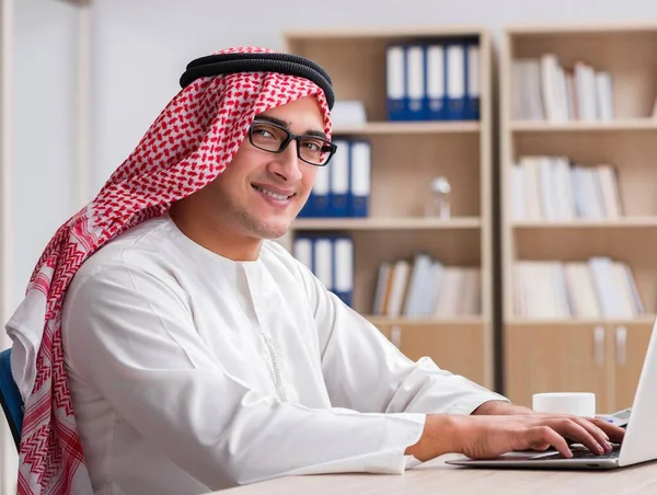 Arab businessman working in the office — Stock Photo, Image