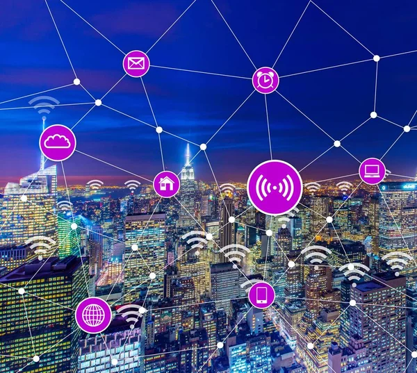 Concepto de Internet de las cosas en la ciudad —  Fotos de Stock