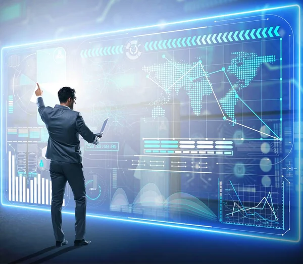 Affärsman som söker efter big data — Stockfoto