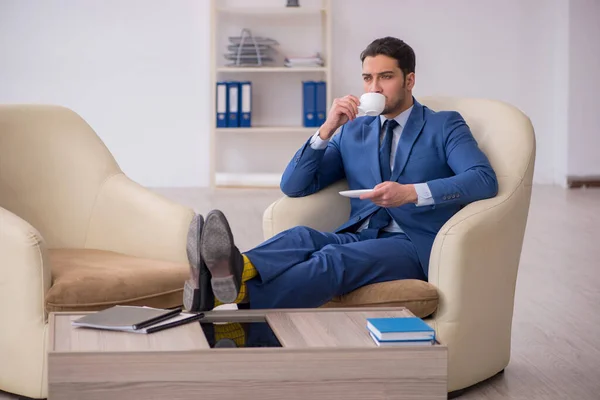 Young male employee waiting for business meeting — Stock Photo, Image