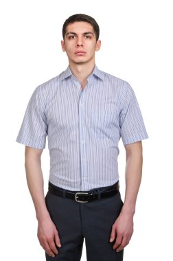 Beyaz gömlekli erkek model.