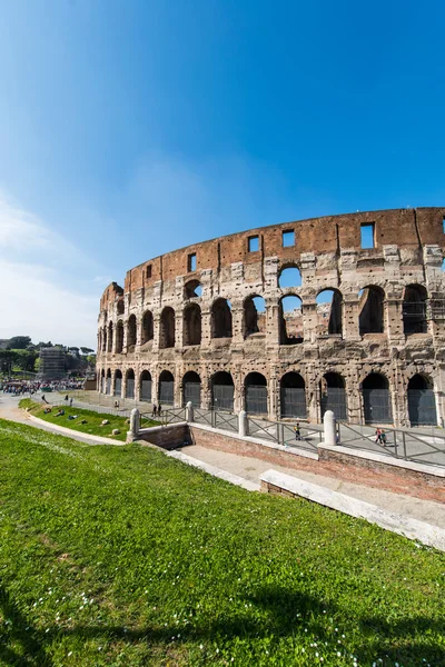 Oude rome ruines op heldere zomerdag — Stockfoto