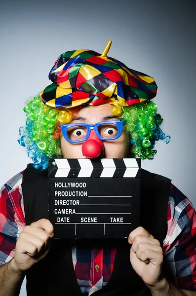 Clown med film styrelsen — Stockfoto