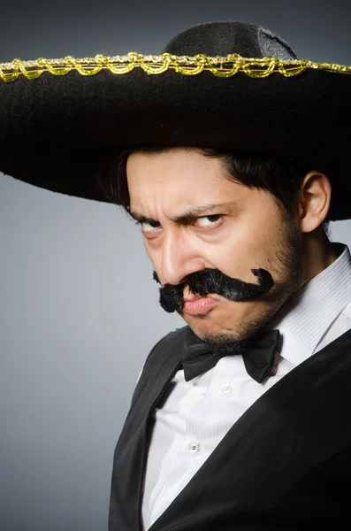Hombre mexicano en concepto divertido — Foto de Stock
