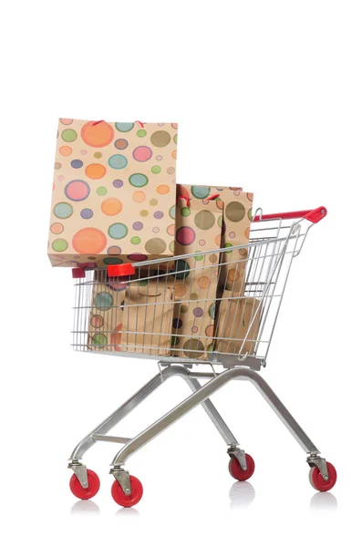 Nákupní vozík s supermarketu koš — Stock fotografie
