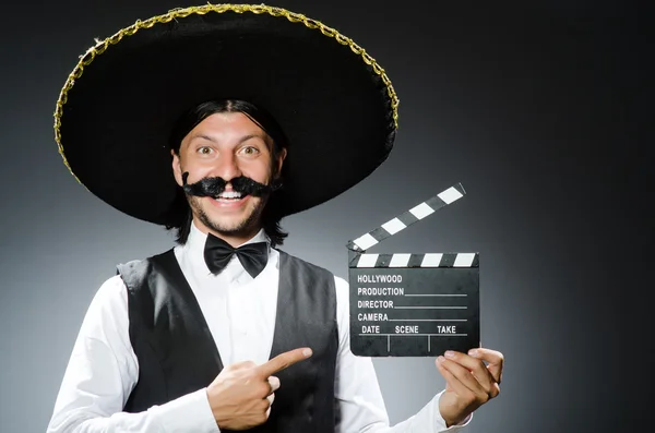 Lustiger Mexikaner mit Sombrero im Konzept — Stockfoto