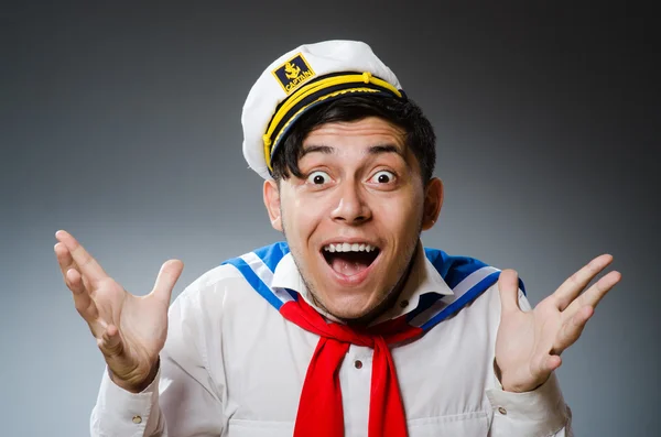 Смешной капитан моряк в шляпе — стоковое фото
