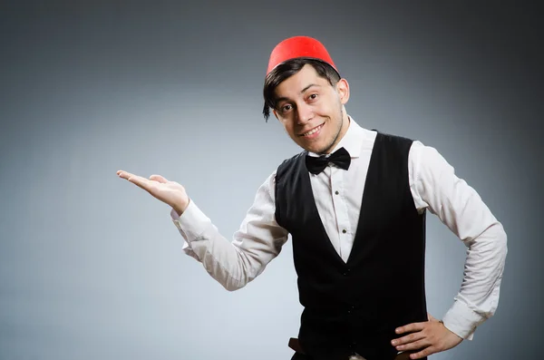 Homem usando chapéu turco tradicional fez — Fotografia de Stock