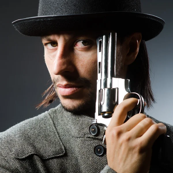Homem com arma e chapéu vintage — Fotografia de Stock