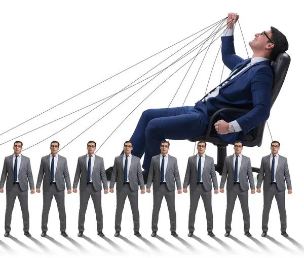 Boss zaměstnanec manipulovat se svými zaměstnanci v obchodním konceptu — Stock fotografie