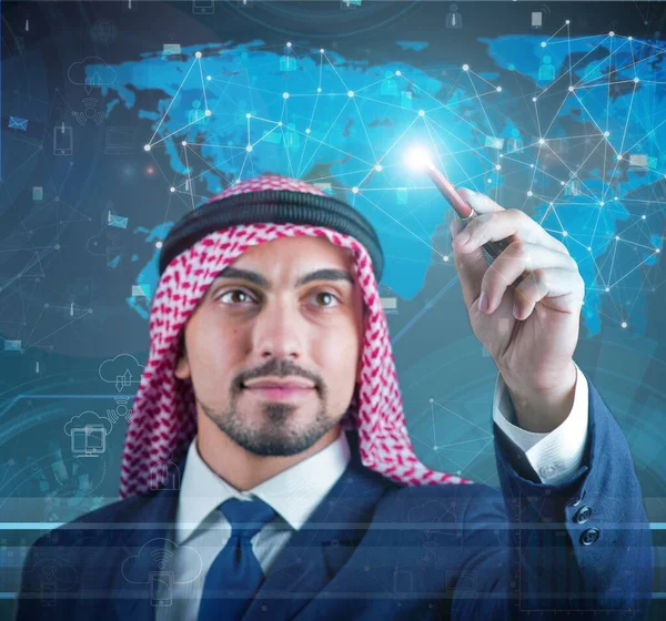 Uomo arabo nel concetto di social network — Foto Stock