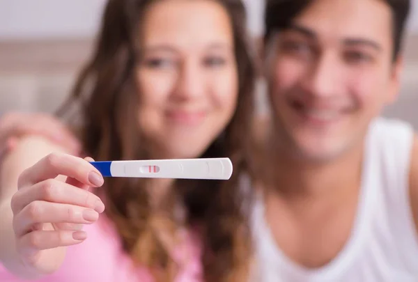 Happy couple finding out about pregnancy test results — Stock Photo, Image