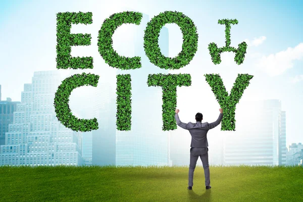 Eco-stad in ecologie concept met zakenman — Stockfoto