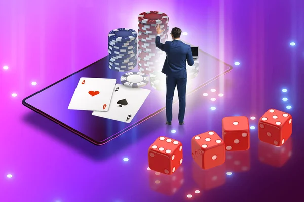 Empresário no conceito de casino online — Fotografia de Stock