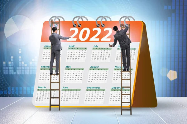 Zakenman in het kalenderconcept van jaar 2022 — Stockfoto