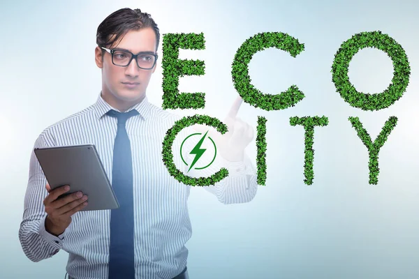 Ökocitás ökológia koncepció üzletemberrel — Stock Fotó