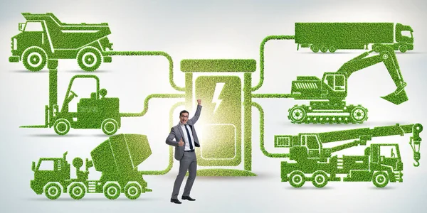 Empresario en el concepto de carga eléctrica y vehículos — Foto de Stock