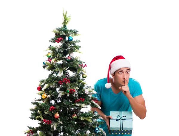 Jovem decorando árvore de Natal isolado em branco — Fotografia de Stock