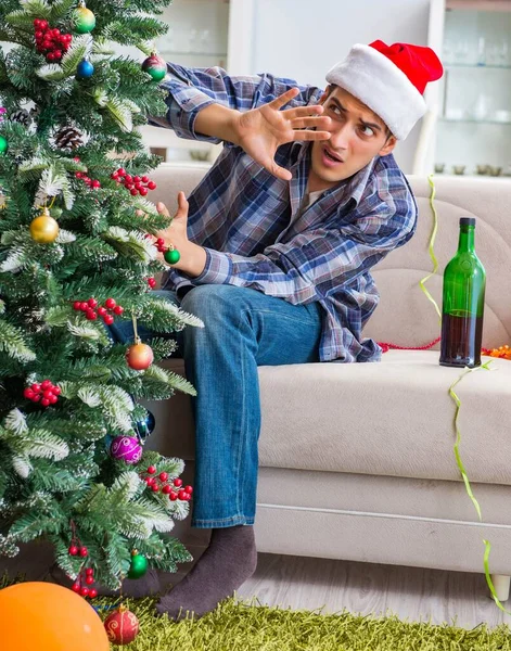 Férfi miután másnapos után karácsonyi party — Stock Fotó