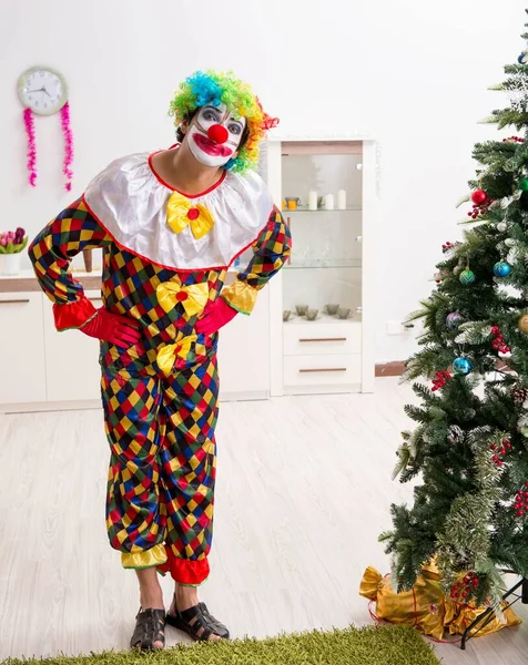 Смешной клоун в концепции празднования Рождества — стоковое фото