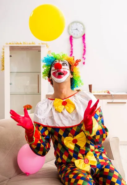 Grappige clown in Kerstmis viering concept — Stockfoto