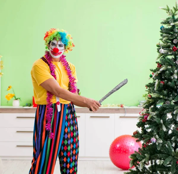 Clown divertente nel concetto di celebrazione di Natale — Foto Stock