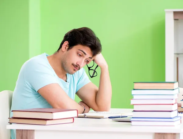 Student preparing for university exams at home — Stock Photo, Image