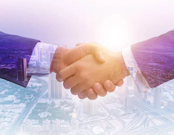 Begreppet samarbete med handslag — Stockfoto
