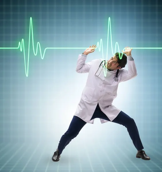 Lekarz kardiolog wspomagający pracę serca — Zdjęcie stockowe