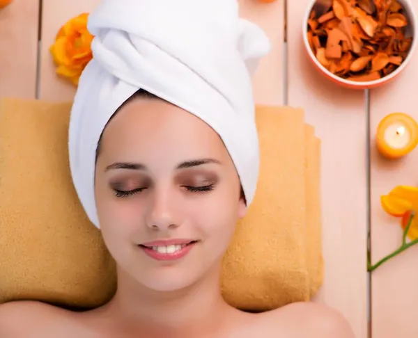 Young woman relaxing in spa in health concept — Stock Photo, Image