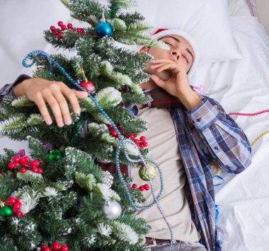 Adam noel partisinden sonra akşamdan kalma.