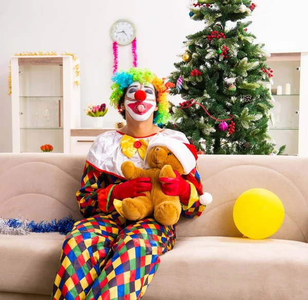 Rolig clown i jul firande koncept — Stockfoto