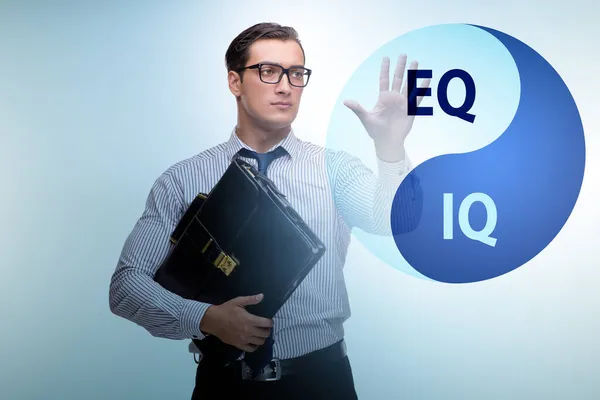EQ a IQ dovednostní koncepty s podnikatelem — Stock fotografie