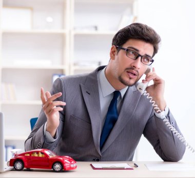 Ajan araba sigortası öneriyor.
