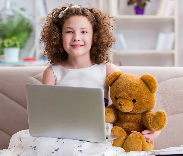 Little girl surfing internet on laptop — Stock Photo, Image